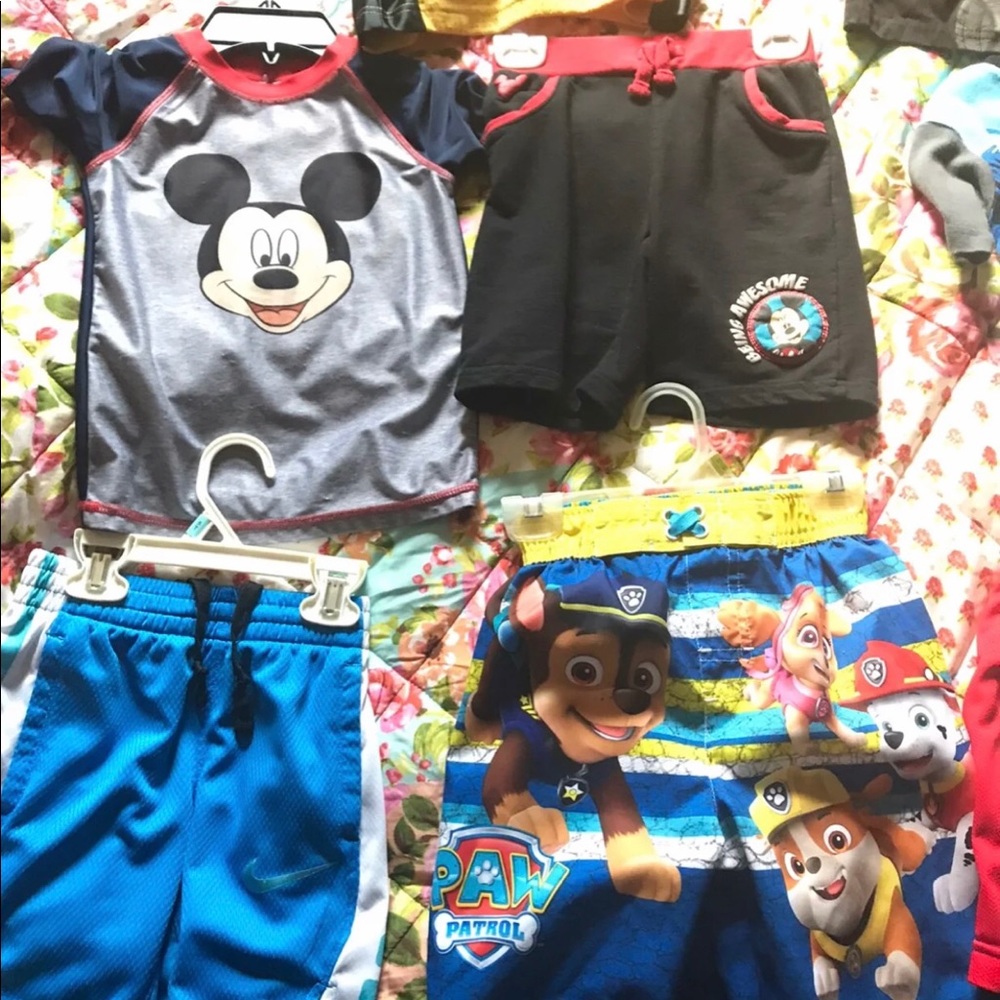 Bundle of kids clothes